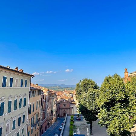 Sisters' Home - Appartamento Nel Centro Storico Con Terrazzo, Aria Condizionata E Vasca Da Bagno Сиена Екстериор снимка