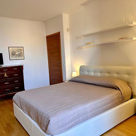 Sisters' Home - Appartamento Nel Centro Storico Con Terrazzo, Aria Condizionata E Vasca Da Bagno Сиена Екстериор снимка