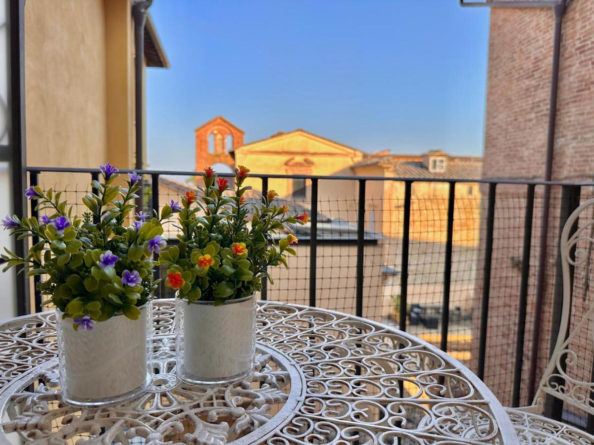 Sisters' Home - Appartamento Nel Centro Storico Con Terrazzo, Aria Condizionata E Vasca Da Bagno Сиена Екстериор снимка