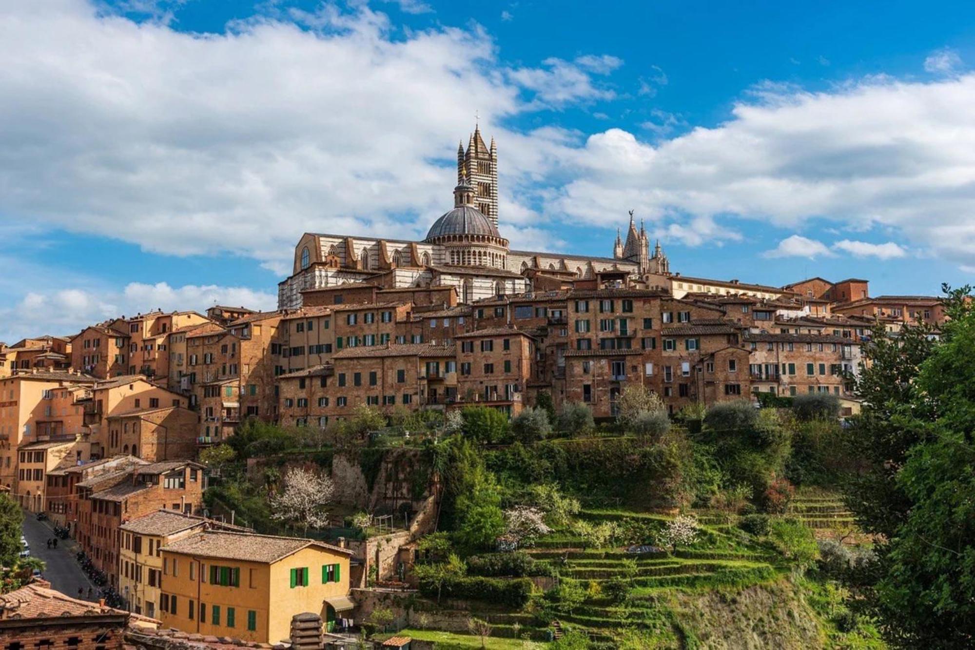 Sisters' Home - Appartamento Nel Centro Storico Con Terrazzo, Aria Condizionata E Vasca Da Bagno Сиена Екстериор снимка