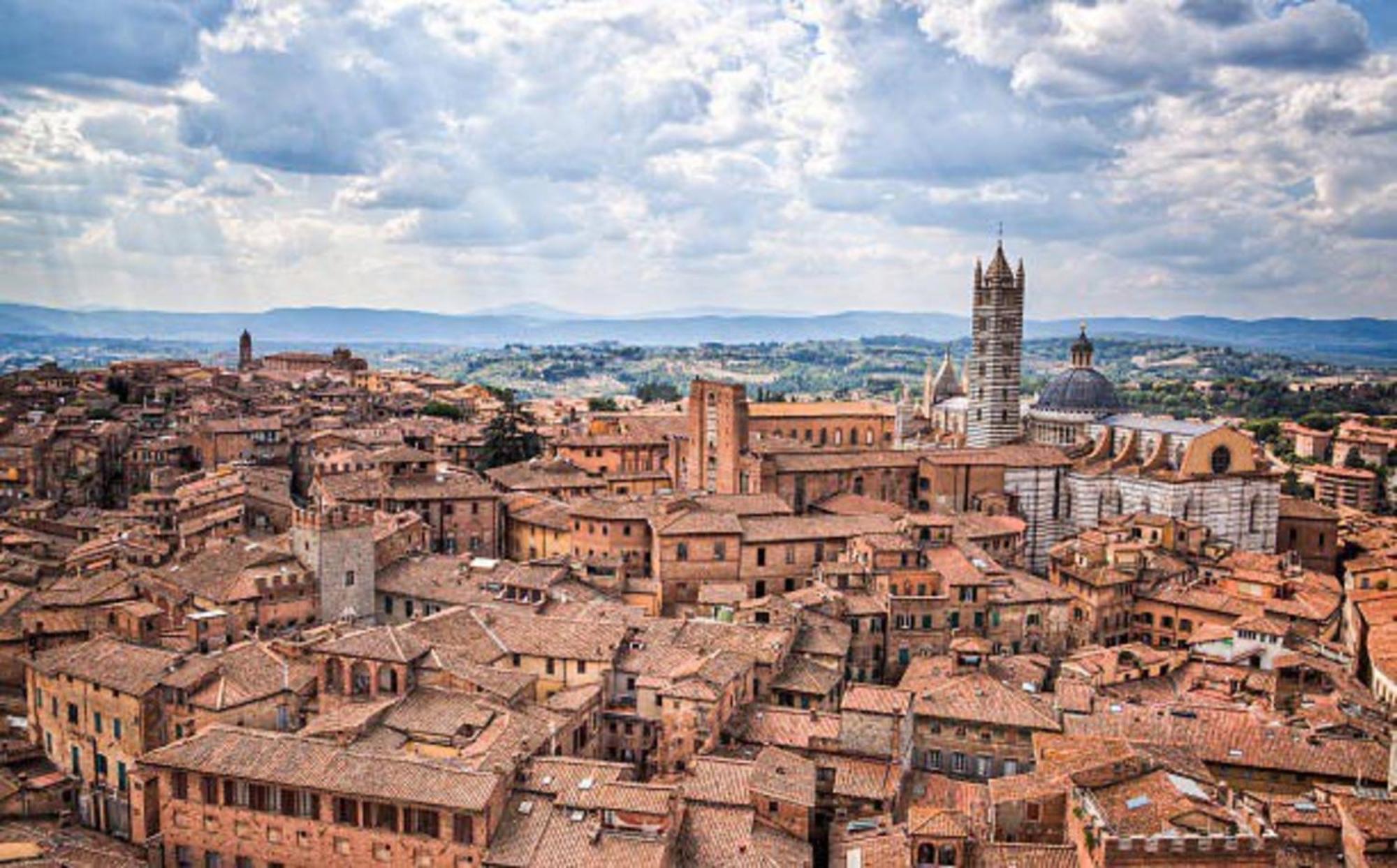 Sisters' Home - Appartamento Nel Centro Storico Con Terrazzo, Aria Condizionata E Vasca Da Bagno Сиена Екстериор снимка